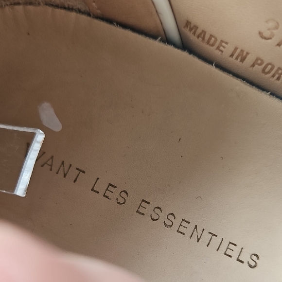 Want Les Essentiels Lalibela calf leather sneakers. 🤍 - Picture 3 of 14